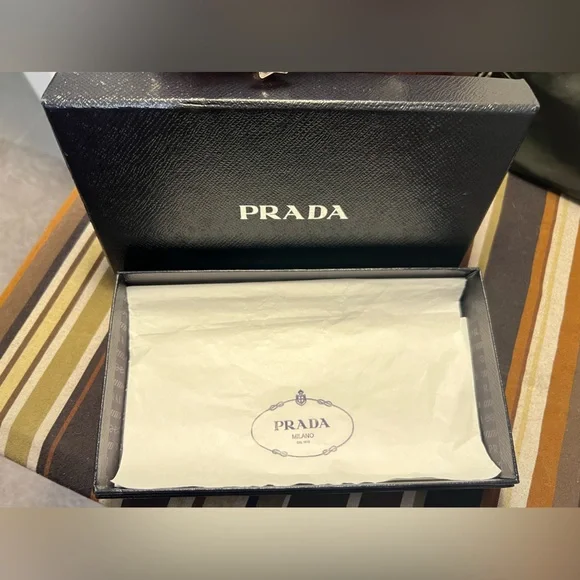 PRADA Tri color leather snap wallet w/COA box/tissue